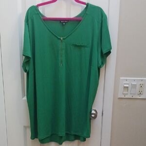 Roz & Ali Green Short Sleeve Top with Zipper